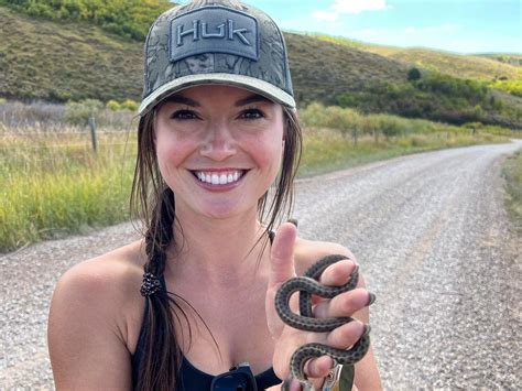 Nature influencer Hannah Barron shoots down attack on her femininity | Toronto Sun