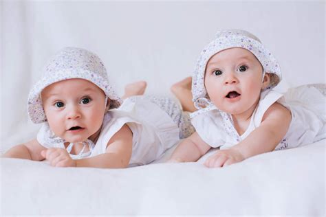 Mirror Twins: Causes, and What It Means for Your Family » TwinStuff