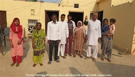 Former Pakistani MP Sells Ice Cream In India – Boundless Ocean Of Politics