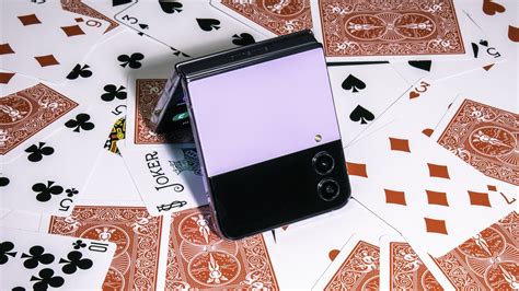Galaxy Z Flip 4 Deals You Can Get Right Now - Tech