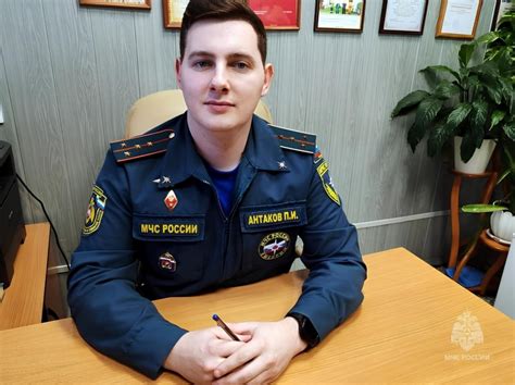 В Челябинске сотрудник МЧС спас семью от гибели | Челябинская область ...
