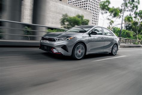 Kia Forte (2023) - picture 2 of 25