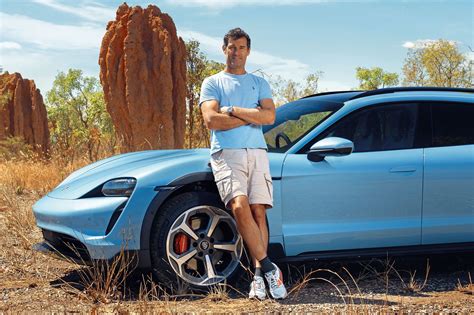 Ο Mark Webber διέσχισε 1.300 km με την Taycan Cross Turismo | Drive
