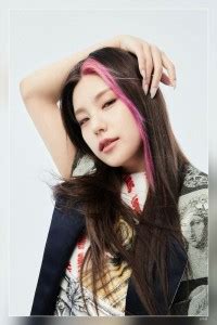 Itzy K-Pop South Korean Girl Band Matte Finish Poster Paper Print ...