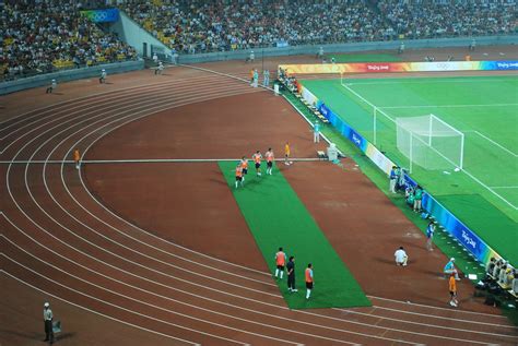 2008.8.13，北京工人体育场，男子足球小组赛第三轮，阿根廷VS塞尔维亚，阿根廷梅西、阿奎罗和里克尔梅等人在热身… | Flickr