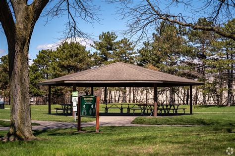 Harper Woods, MI City Guide | About Living in Harper Woods - Homes.com