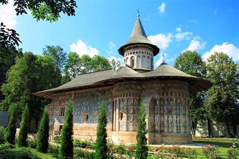 Painted Monasteries & Medieval Castles - Private 4Days Tour