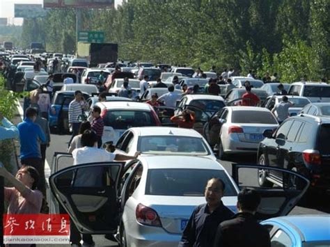 境外媒体:十一黄金周每天有一亿中国人在路上_新浪新闻