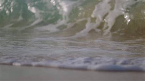 海浪卷起海岸正版超高清4k商用授权视频素材下载(编号:xwO5arkXx8U2D)-新片场素材