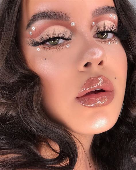 @glossbeary | Makeup eye looks, Pretty makeup, Rhinestone makeup