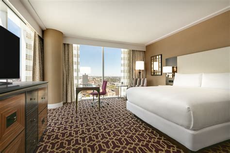 Rooms & Suites - Fairmont Austin