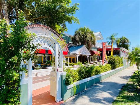 The 14 Best Gulfport FL Restaurants to Eat at Right Now