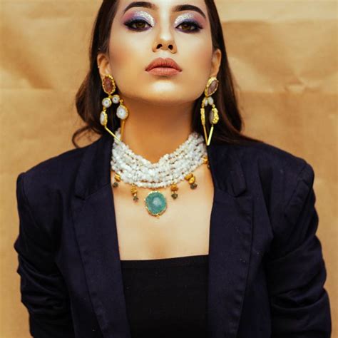 Majestic White Stones Necklace – My Meera Store