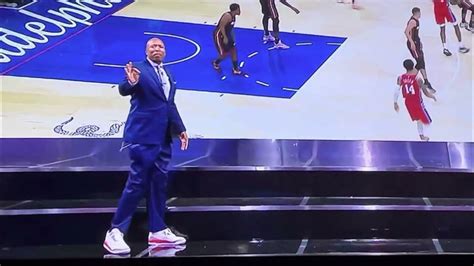 Kenny Smith's knees look like baby giraffe 🦒 knees 😂 - YouTube