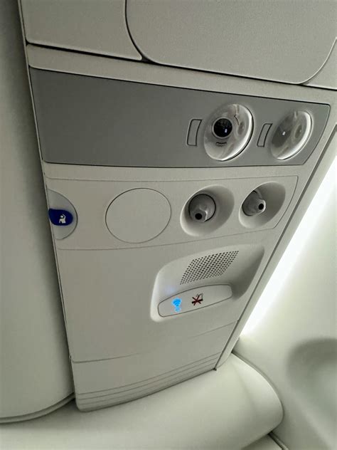 Flight Review: Breeze Airways Airbus A220-300 Ascent Class – TPA-PVD ...