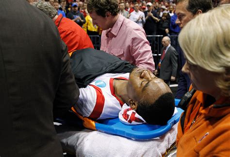 Kevin Ware injury could put scholarship at risk - CBS News