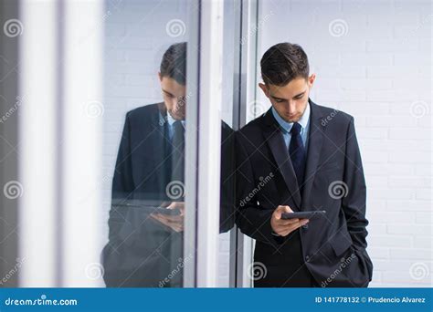 A Smiling Business Man Computer 的图像结果