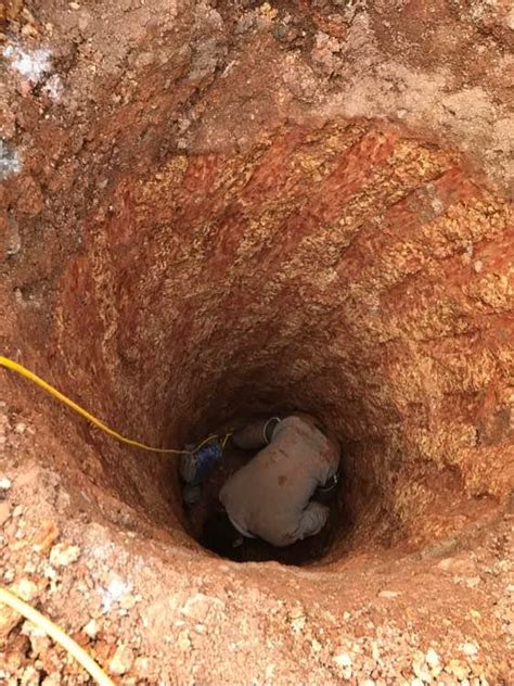 農村挖井人，辛苦挖井4天，8米深1600元錢 - 每日頭條