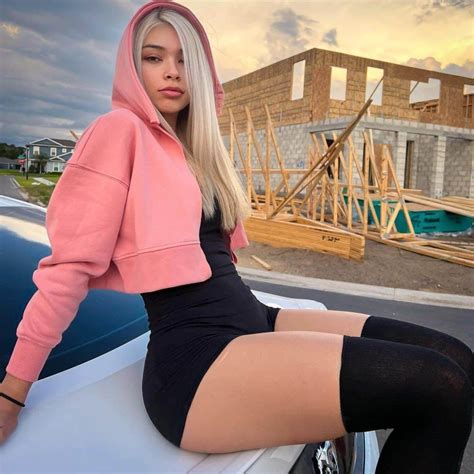 L'ascension d'Aishasofey : De star de TikTok à influenceuse internationale.