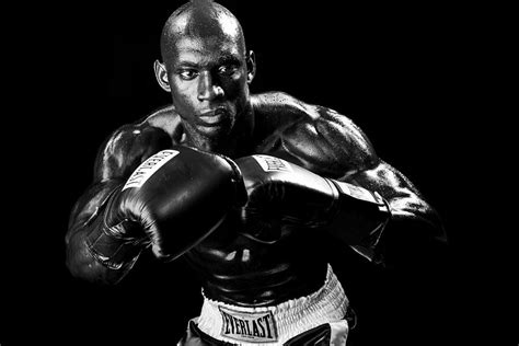 Boxing Black and White 的图像结果