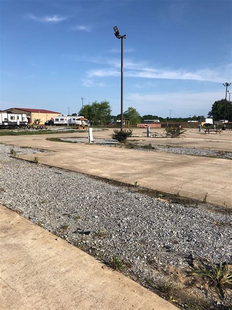 PARADISE RV RESORT & CABINS (Vinton) - Campground Reviews & Photos ...