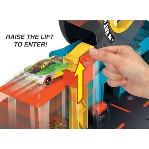 Hot Wheels City Super Twist Tire Shop Playset and Car — Toycra