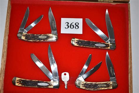 Lot - Frame with 4 Winchester Folding Knives