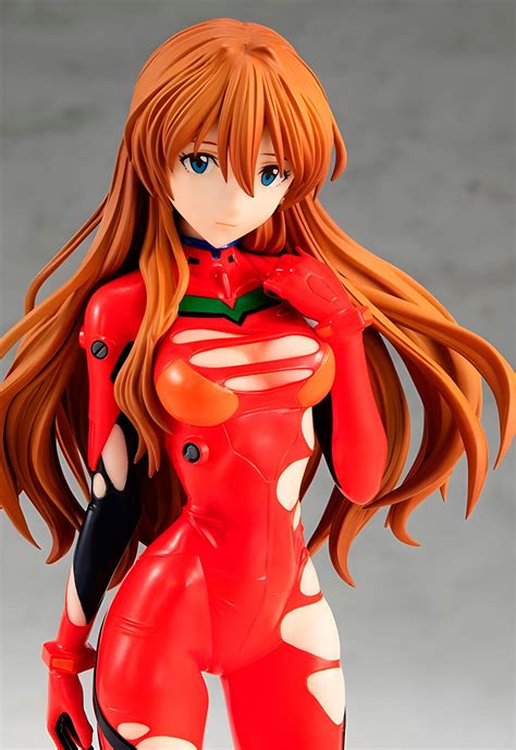 Asuka Langley inspire une silhouette sensuelle dans sa combinaison plug ...