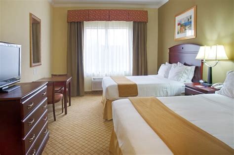 HOLIDAY INN EXPRESS & SUITES WINNIE BY IHG - 2026 Hotel Reviews, Photos ...