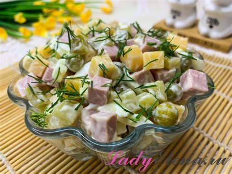 Салат с колбасой и сыром - 3 фото-рецепта - так просто, и так вкусно!