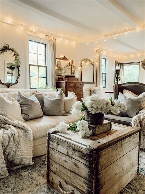 Rustic farmhouse cozy living room | Farm house living room, Farmhouse ...