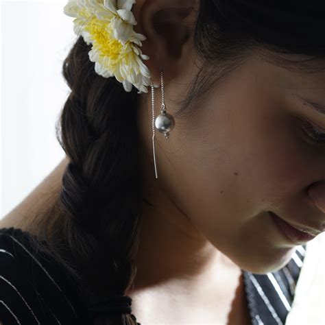 House of Aadyaa - Sui Dhaaga Single Sarmanee Silver Earrings