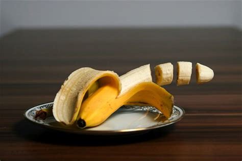梦见吃香蕉_周公解梦梦到吃香蕉是什么意思_做梦梦见吃香蕉好不好_周公解梦官网