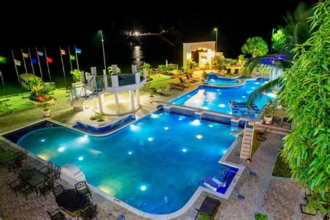 Aruwai Resort White H2O Restaurant: Pictures & Reviews - Tripadvisor