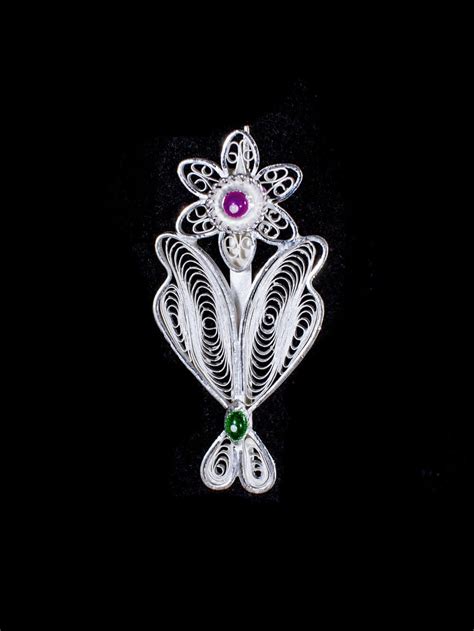 Brooches and saree pins – Silverlinings