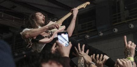 Idles: Brutalismo