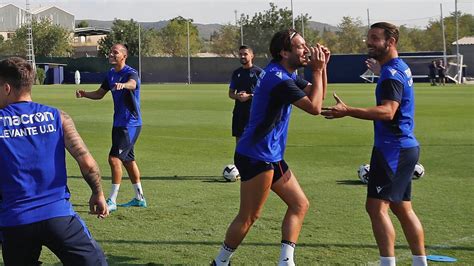 Campaña invita a la plantilla a una barbacoa por su continuidad - AS.com