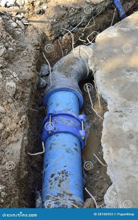 Repair the broken pipe stock image. Image of technology - 28106953