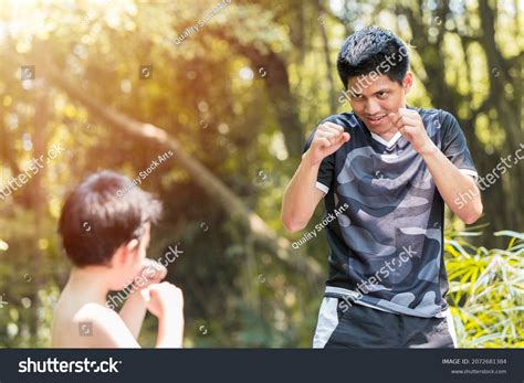 Boy Boxing 的图像结果