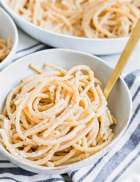 Bucatini Cacio e Pepe - Running to the Kitchen®