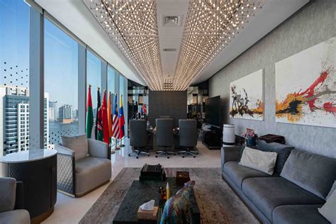 High-Tech Luxury Office 的图像结果