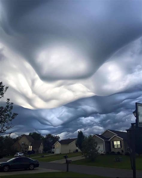 Undulatus Asperatus clouds found in Kansas : woahdude