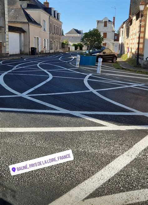 Squiggly Lines On Roads To Stop Cars From Speeding – THEINSPIRATION.COM