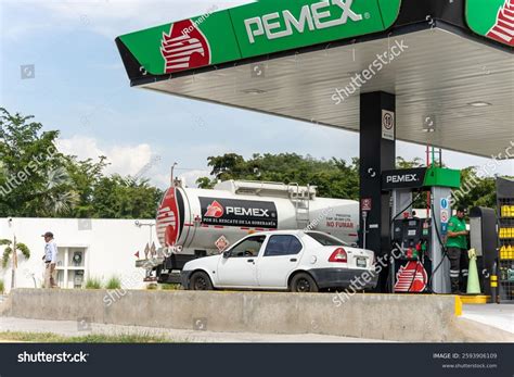 Pemex Gas Station Guadalajara Pemex Gas Stock Photo 2593906109 ...