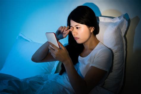 7 Dampak Negatif Bermain Handphone Sebelum Tidur Bagi Kesehatan