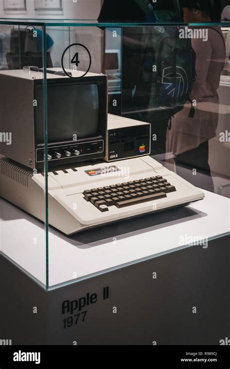 Apple II Computer Collection 的图像结果