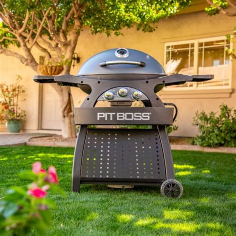 Pit Boss Sportsman 3 Portable Gas BBQ (10755) - BBQ World