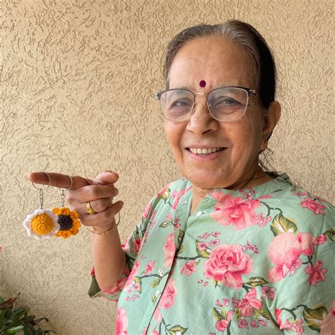 Bring Sunshine Everywhere with Our Sunflower Keychain! – Nayher