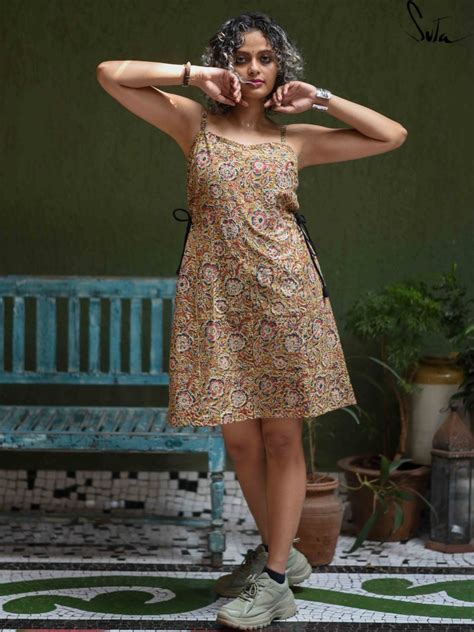 Dancing ghost orchids – suta