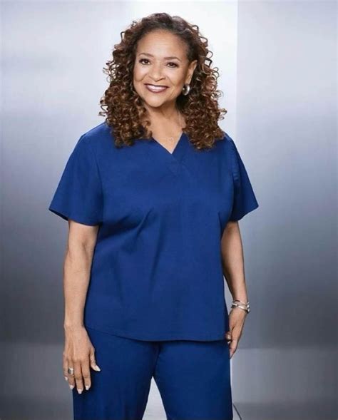 Debbie Allen : Net Worth, Height, Weight, Age, Affairs, Wiki, Facts and ...